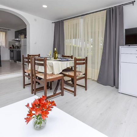 Apartments Viktor 罗戈兹尼察 外观 照片
