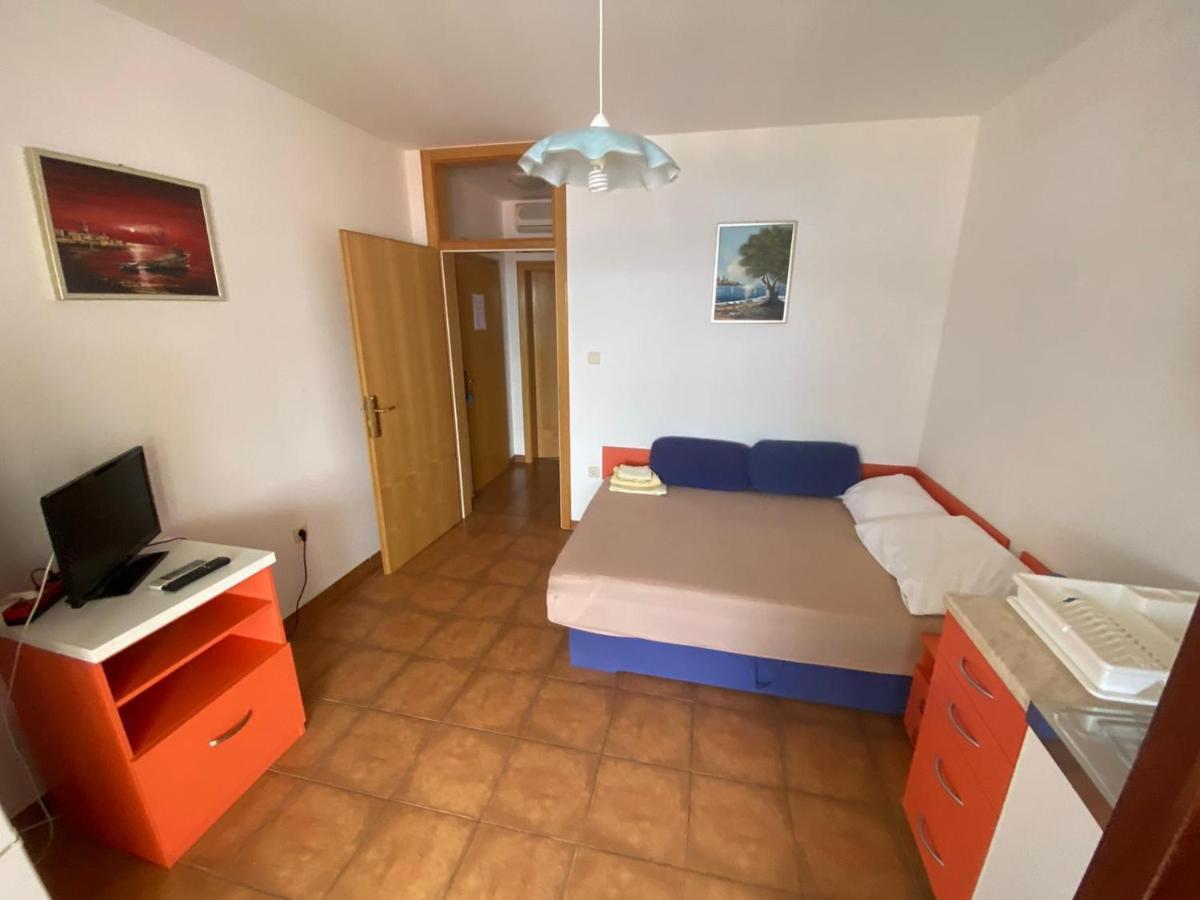Apartments Viktor 罗戈兹尼察 外观 照片