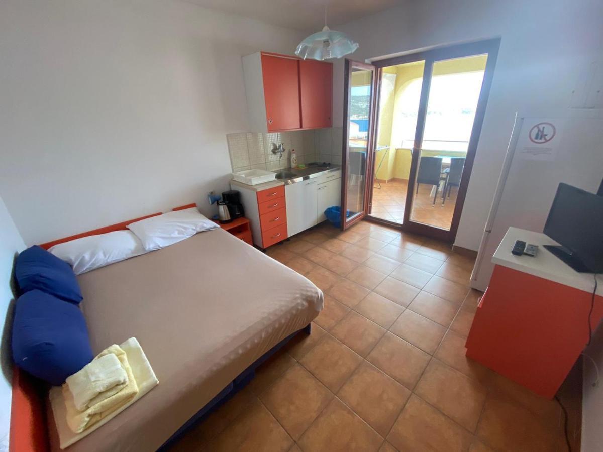 Apartments Viktor 罗戈兹尼察 外观 照片