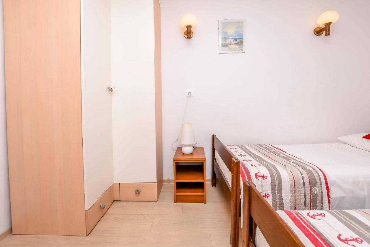 Apartments Viktor 罗戈兹尼察 外观 照片
