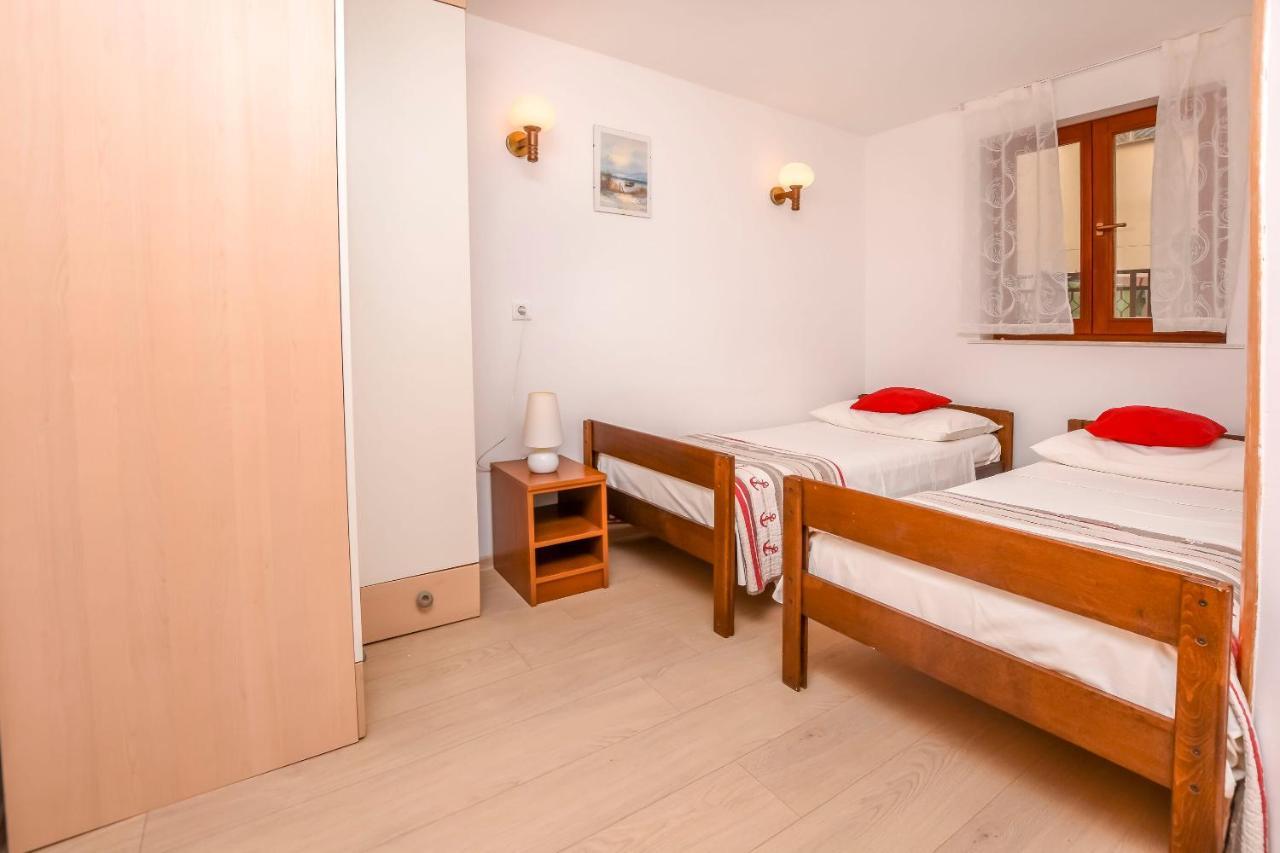 Apartments Viktor 罗戈兹尼察 外观 照片